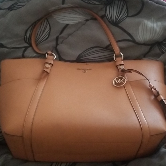 Purse - Picture 1 of 3